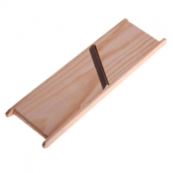 Терка  д/корейской моркови (дерево) 1018